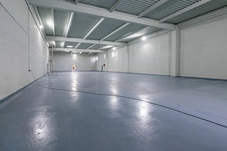 Industrial in Louvres for sale - Interior Photo - Image 2 of 3