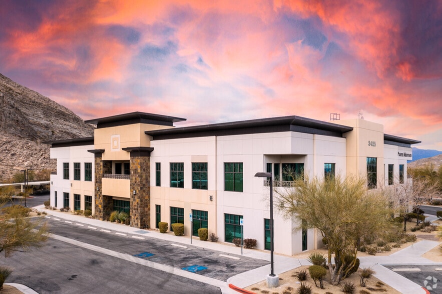 3425 Cliff Shadows Pky, Las Vegas, NV for lease - Building Photo - Image 1 of 4
