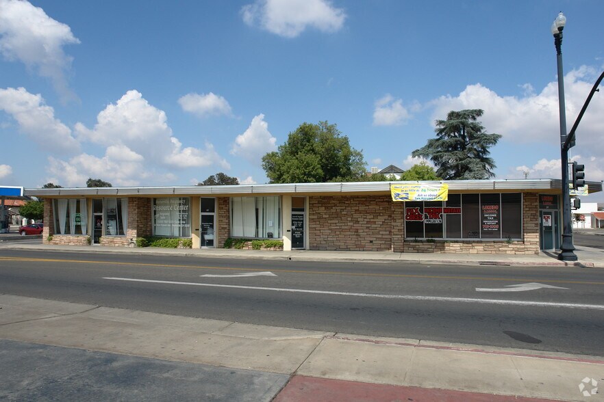 241-245 N Hockett St, Porterville, CA à louer - Photo du bâtiment - Image 2 de 12