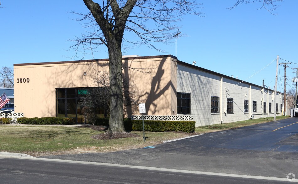 3800 Industrial Ave, Rolling Meadows, IL à louer - Photo du bâtiment - Image 2 de 3