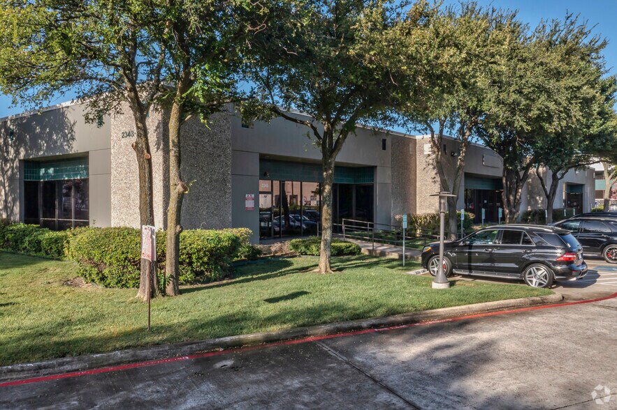 2345-2355 Merritt Dr, Garland, TX for lease - Building Photo - Image 1 of 7