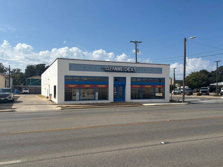 401 Main St, Kerrville, TX à louer - Photo du bâtiment - Image 3 de 5