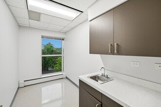 1020 E Ogden Ave, Naperville, IL à louer Photo intérieure- Image 1 de 10