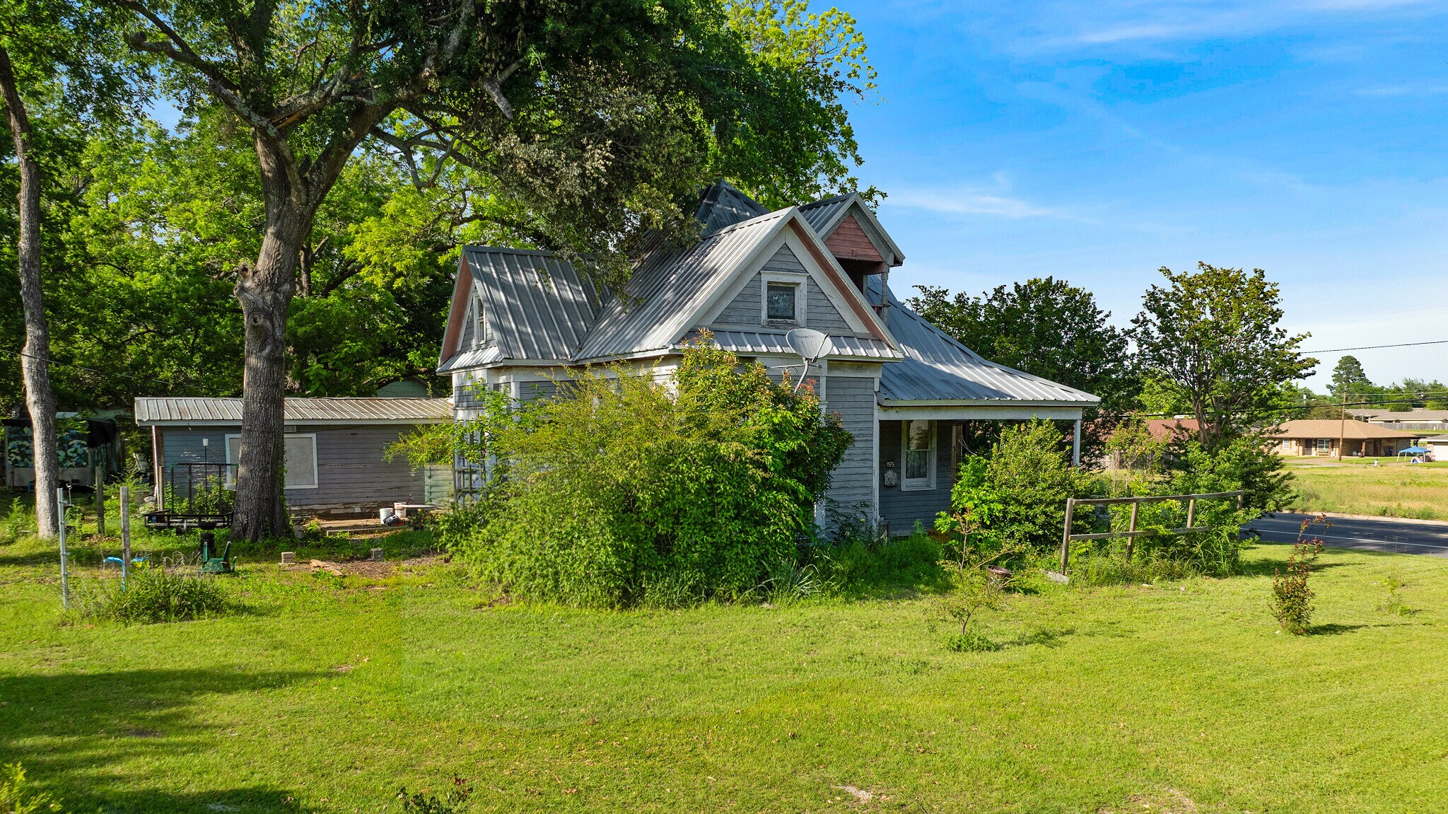 1975 E Cherry St, Paris, TX à vendre Photo du bâtiment- Image 1 de 28