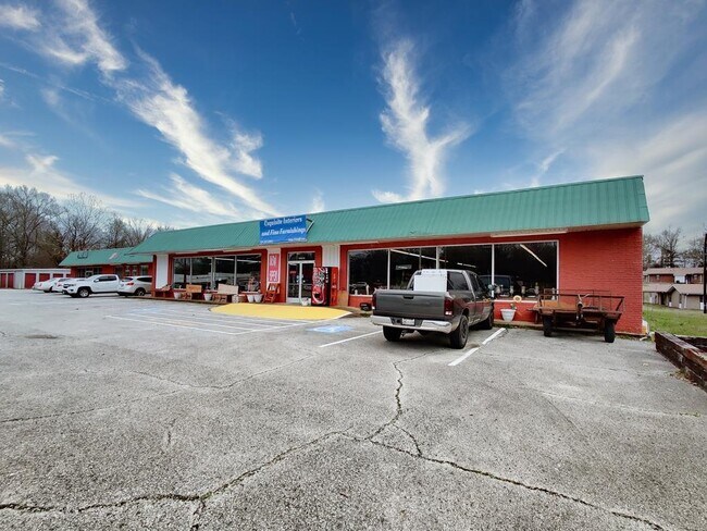 More details for 20310 Main St E, Huntingdon, TN - Retail for Sale