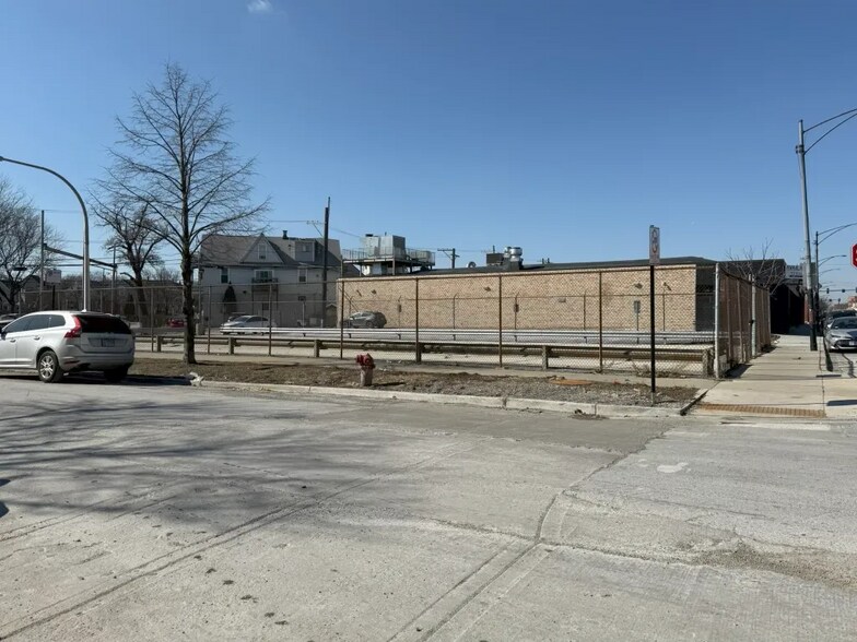 3300 N Elston Ave, Chicago, IL à vendre - Photo du bâtiment - Image 2 de 15