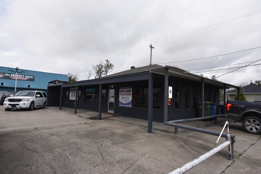 915 Spencer Hwy, South Houston, TX à louer - Photo du bâtiment - Image 3 de 11
