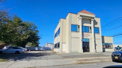 2410 Hempstead Tpke, East Meadow, NY à louer Photo intérieure- Image 2 de 6