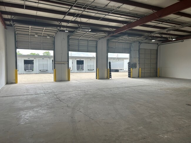 More details for 15925 Morales Rd, Houston, TX - Office, Industrial for Lease