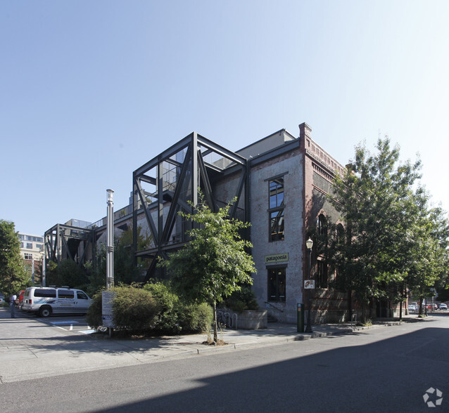 721 NW 9th Ave, Portland, OR for lease - Building Photo - Image 2 of 12