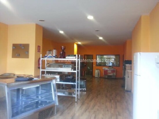 Retail in Cáceres, Cáceres for sale - Building Photo - Image 1 of 13