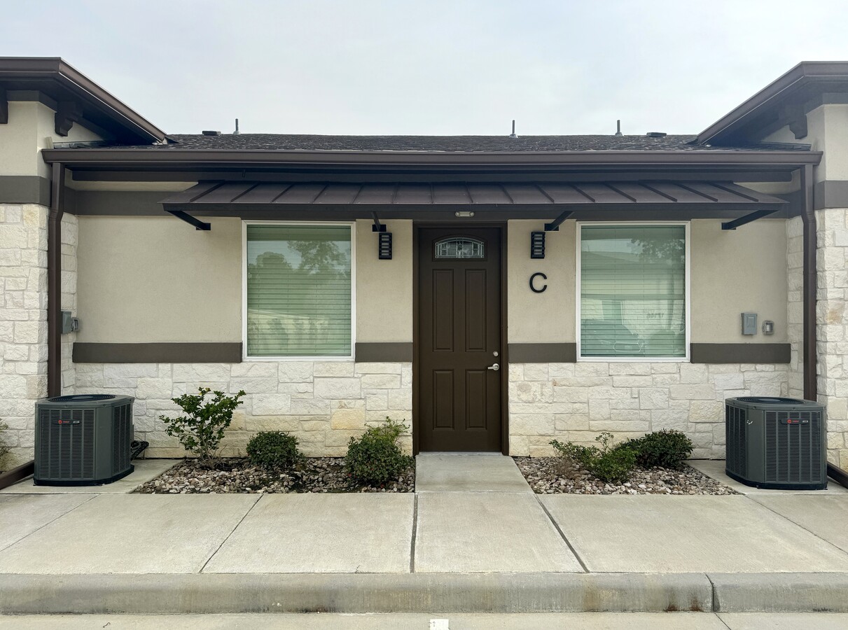 17138 N Eldridge Pky, Tomball, TX 77377 - Unité C -  - Photo intérieure - Image 1 of 20