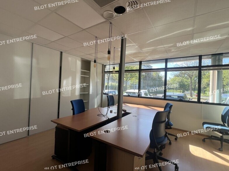 Office in Cesson-Sévigné for lease - Interior Photo - Image 2 of 7