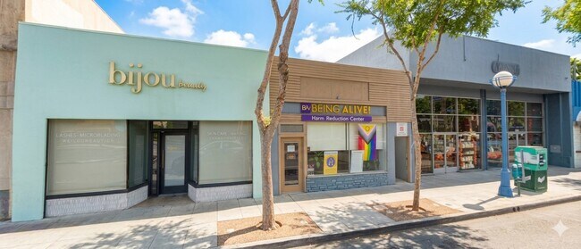 More details for 7974-7976 Santa Monica Blvd, Los Angeles, CA - Retail for Sale