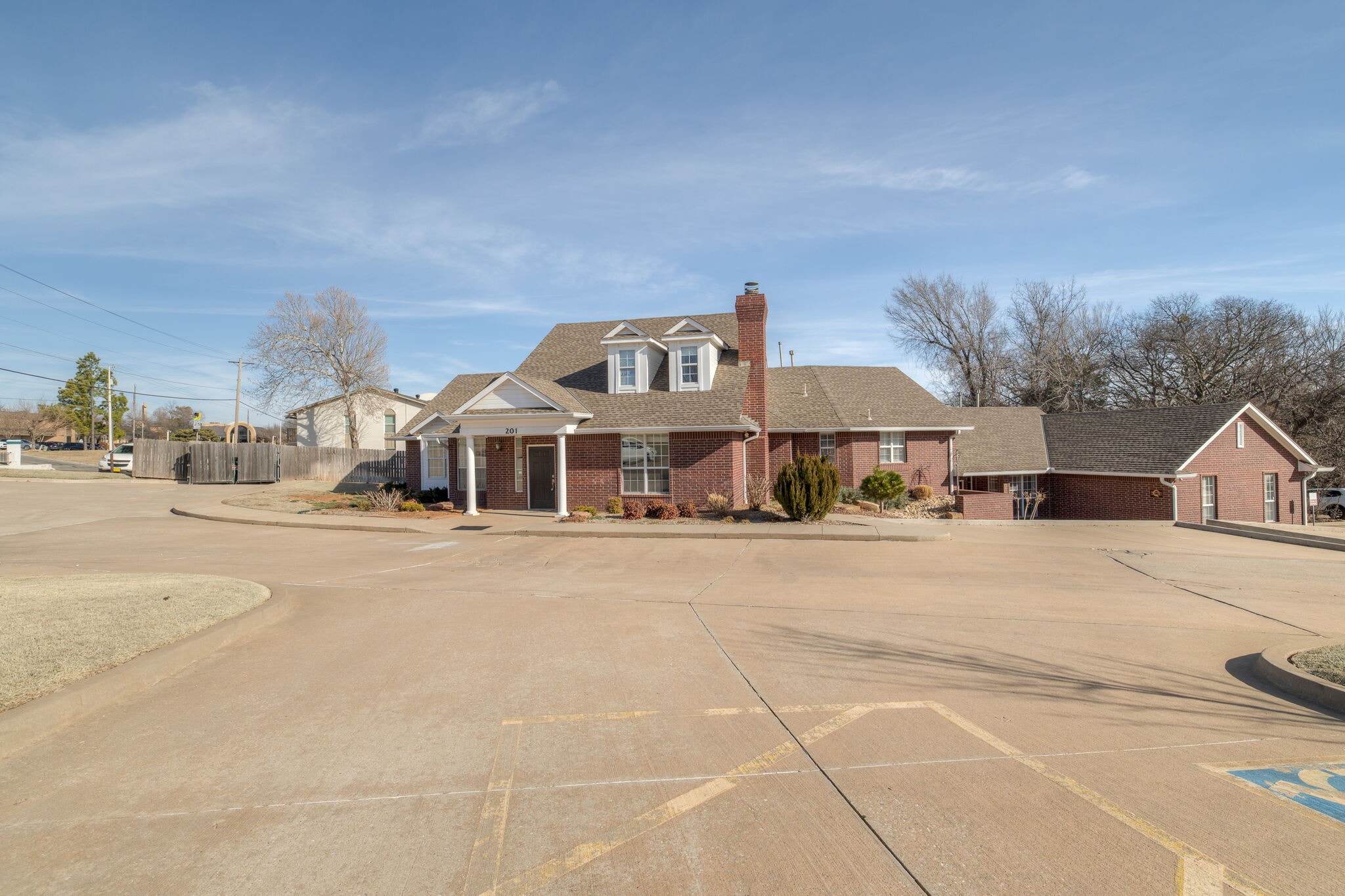 201-203 E 10th St Plz, Edmond, OK for lease Primary Photo- Image 1 of 12