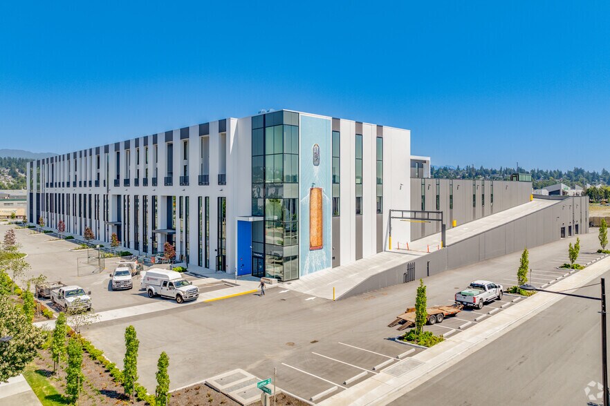 11 King Edward St, Coquitlam, BC à louer - Aérien - Image 1 de 3