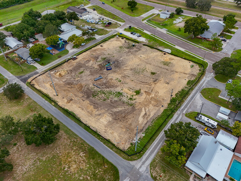 564 E Brookins Ave, Eagle Lake, FL à louer - Aérien - Image 1 de 22