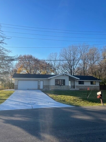 1N058 Elm Rd, West Chicago, IL for lease - Building Photo - Image 2 of 8