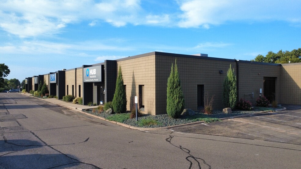 245 E Roselawn Ave, Saint Paul, MN for lease - Building Photo - Image 2 of 3
