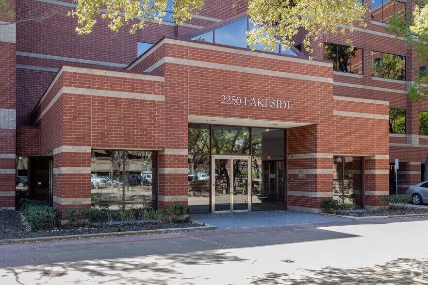 2250 Lakeside Blvd, Richardson, TX à louer - Photo du bâtiment - Image 2 de 7