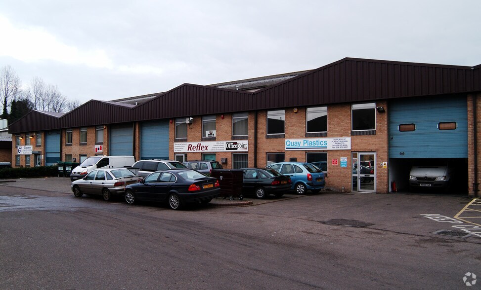 Britten Rd, Reading à louer - Photo du bâtiment - Image 2 de 4