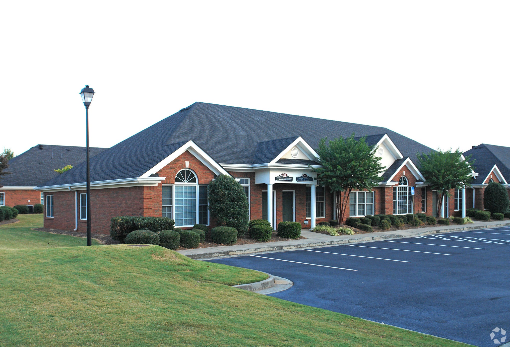 301-304 Macy Dr, Roswell, GA à louer Photo principale- Image 1 de 2