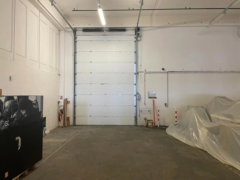 Flex in Montreuil for sale - Building Photo - Image 3 of 6