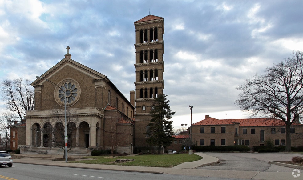 3500 Montgomery Rd, Cincinnati, OH à vendre - Photo du bâtiment - Image 2 de 35