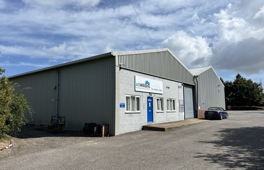 London Rd, Pulborough for lease - Building Photo - Image 3 of 9