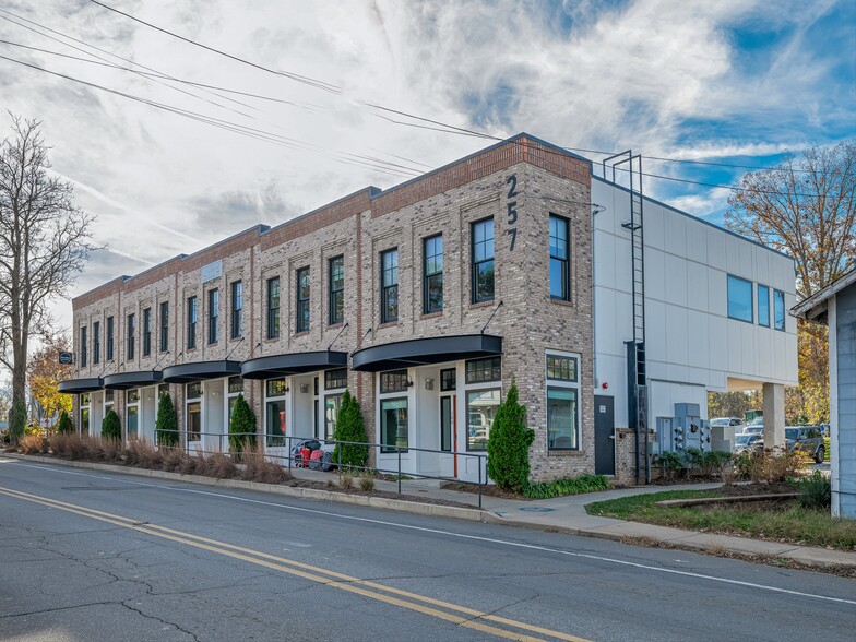 257 Haywood Rd, Asheville, NC for lease - Building Photo - Image 1 of 3