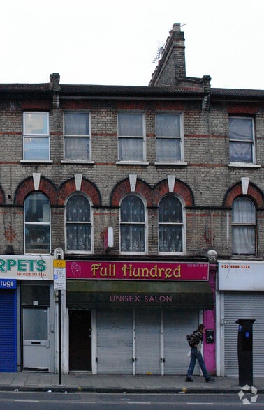 75 Turnpike Ln, London for lease - Primary Photo - Image 1 of 2