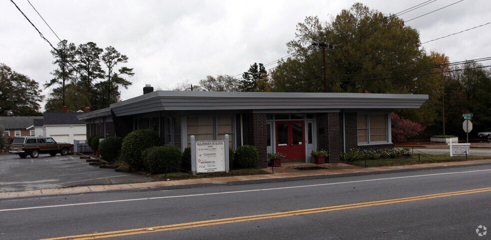 201 S Weston St, Fountain Inn, SC à vendre - Photo du bâtiment - Image 2 de 50