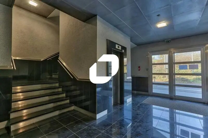 Office in Fleury-Mérogis for lease - Lobby - Image 3 of 15