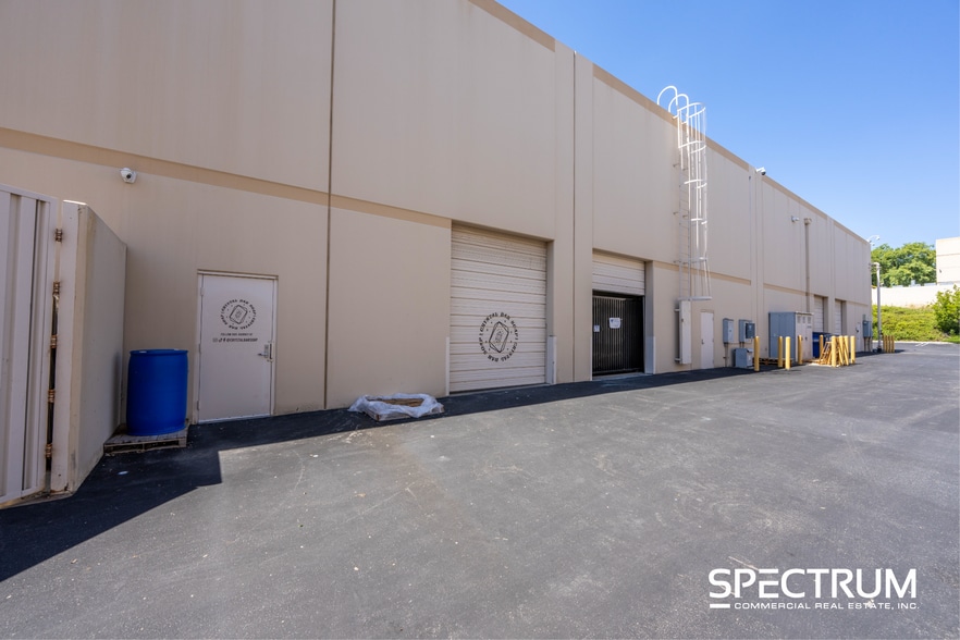 15823 W Monte St, Sylmar, CA for lease - Building Photo - Image 2 of 5