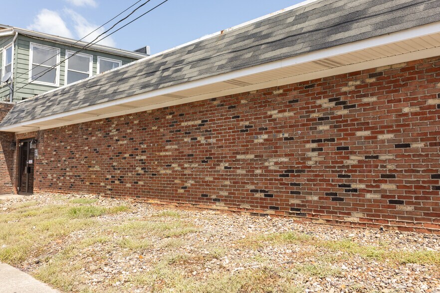 1007 Smith St, Milton, WV à vendre - Photo du bâtiment - Image 2 de 24