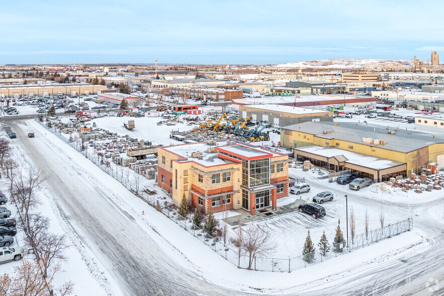 11520 154 St NW, Edmonton, AB à vendre - Aérien - Image 2 de 3