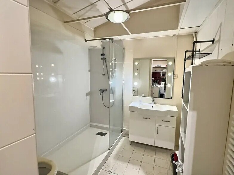 Office in Paris for lease - Interior Photo - Image 3 of 5
