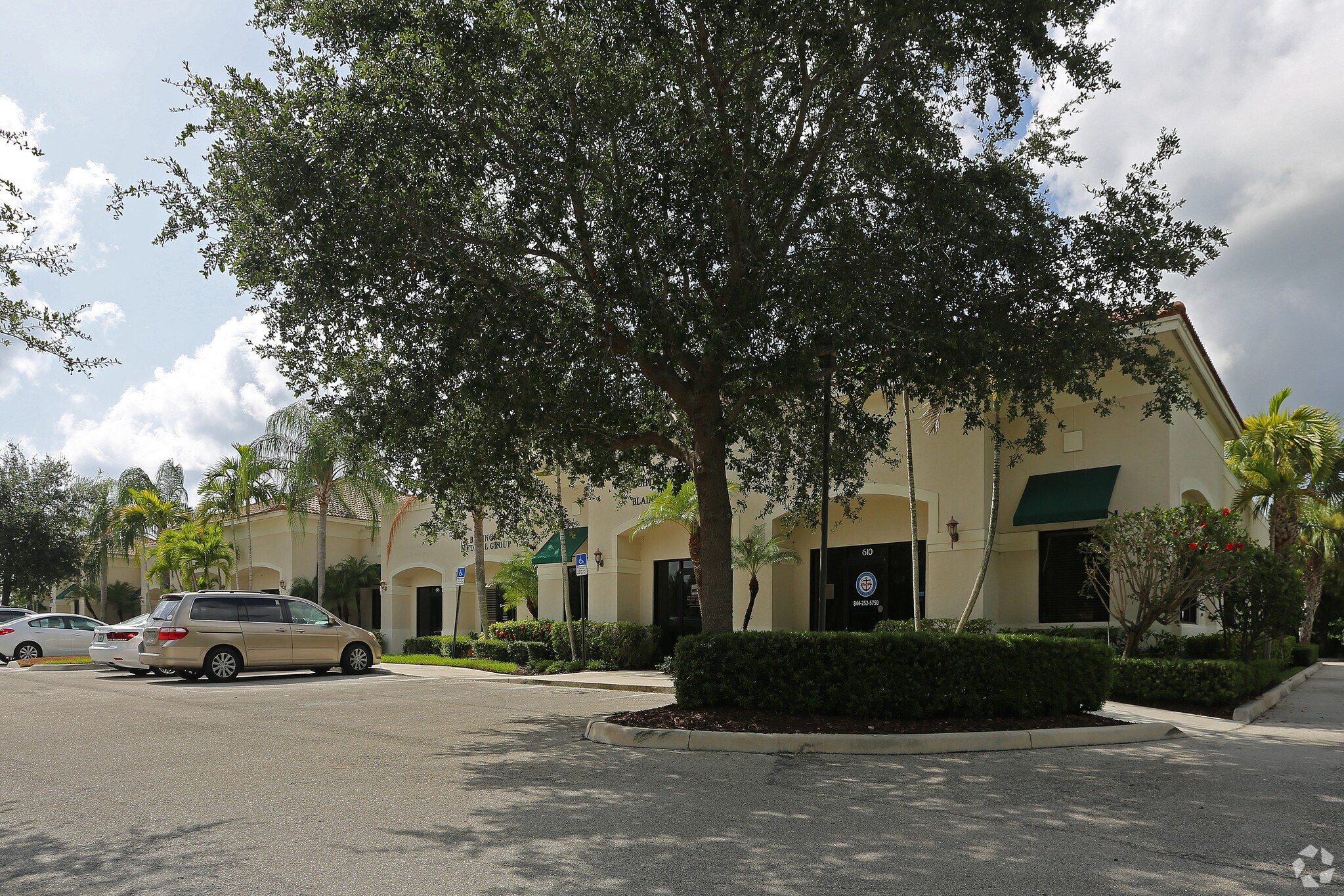 610-628 SE Central Pky, Stuart, FL à louer Photo du bâtiment- Image 1 de 5