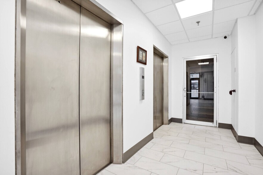 531 Commercial St, Waterloo, IA à louer - Photo intérieure - Image 3 de 3