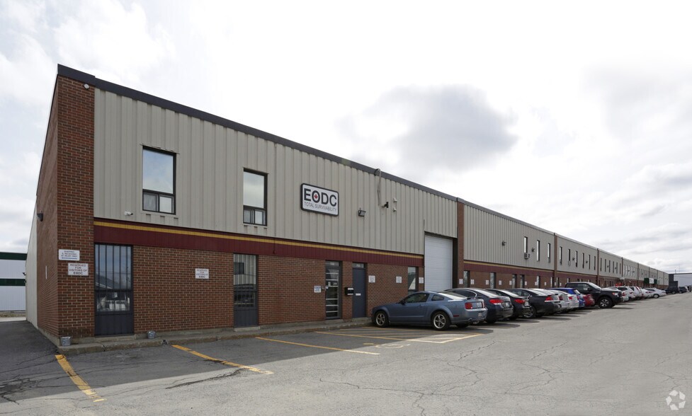 1377-1411 Triole St, Ottawa, ON à louer - Photo du bâtiment - Image 2 de 8