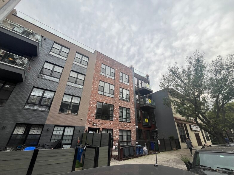 670 Halsey St, Brooklyn, NY for sale - Building Photo - Image 1 of 5