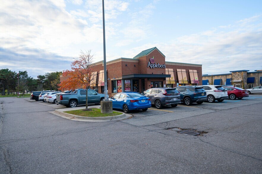 455 Haggerty Rd, Walled Lake, MI à vendre - Photo du bâtiment - Image 3 de 6