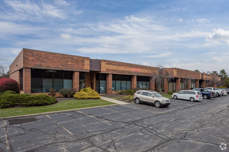 6950 Engle Rd, Middleburg Heights, OH for lease - Primary Photo - Image 1 of 6