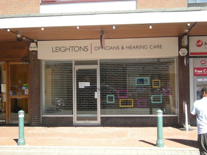 68 High St, Egham for sale - Primary Photo - Image 1 of 1