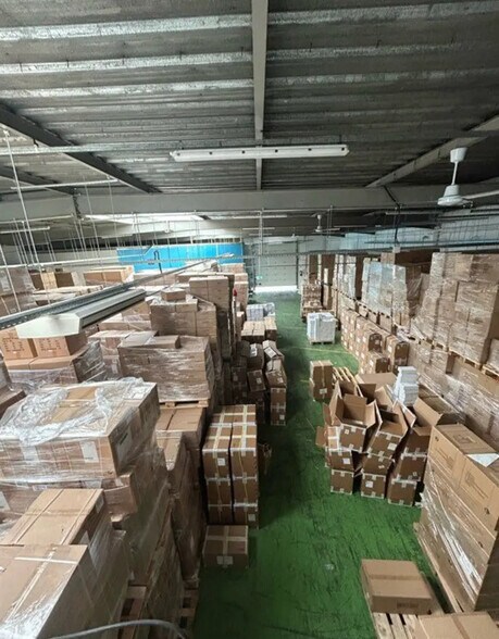 Industriel dans Montreuil à louer - Photo du bâtiment - Image 2 de 2