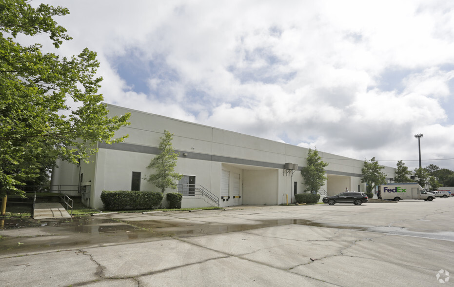 2899 Powers Ave, Jacksonville, FL for lease - Building Photo - Image 2 of 2