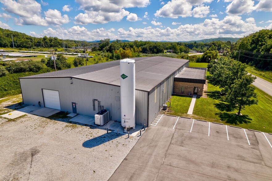 320 Huntsville Industrial Dr, Huntsville, TN à vendre - Photo principale - Image 1 de 1