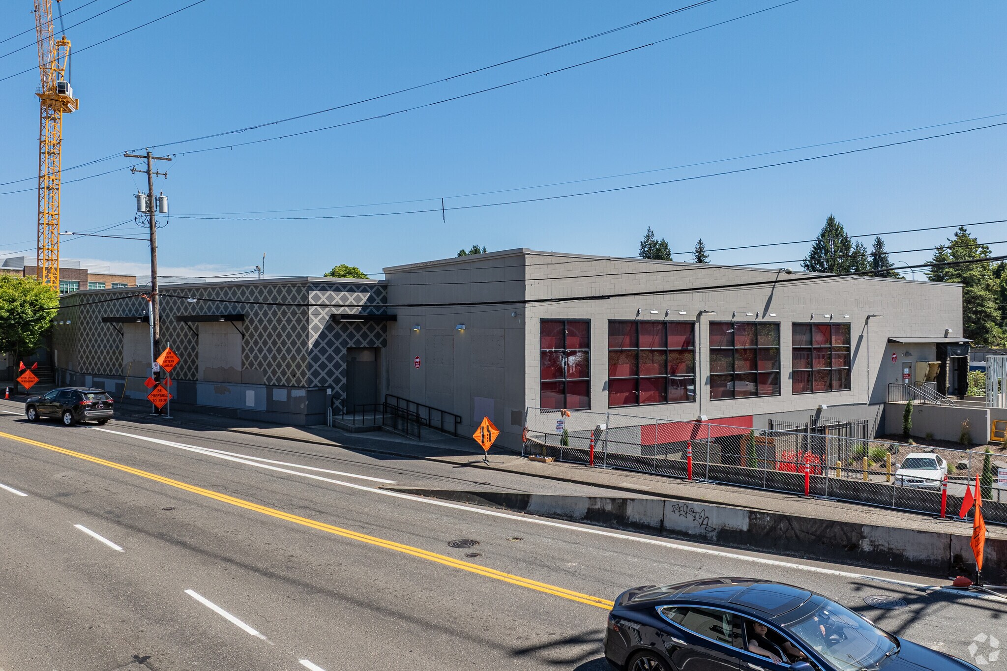 4030 NE Halsey St, Portland, OR for lease Primary Photo- Image 1 of 5