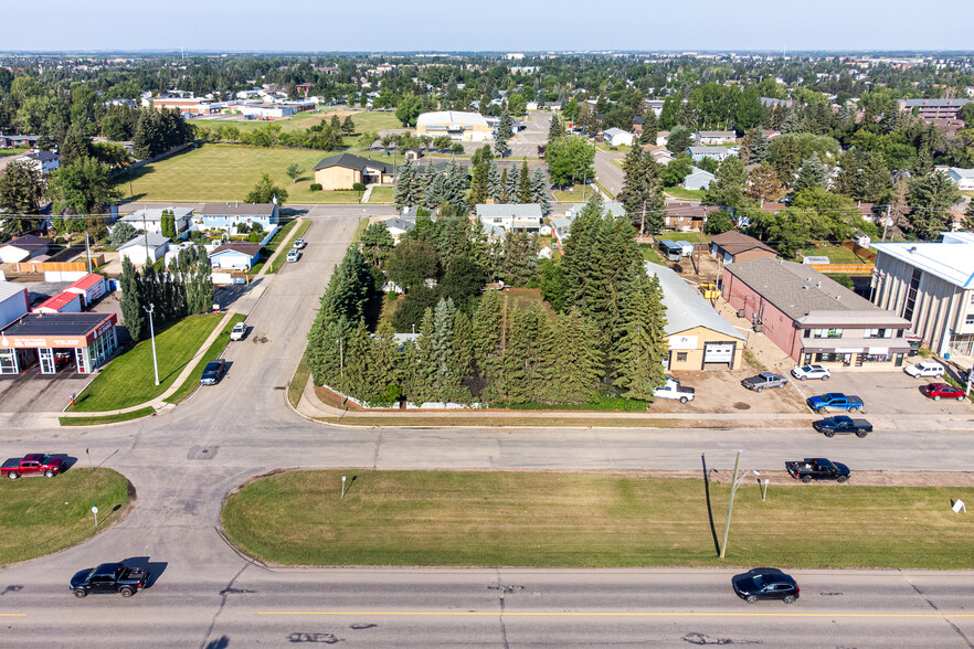 3302 50 Av, Lloydminster, AB à vendre - Photo du bâtiment - Image 2 de 15