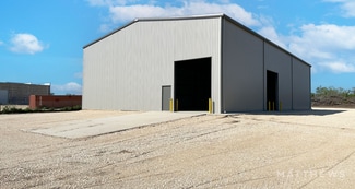 Plus de détails pour 73 Eagleford Drive, Pleasanton, TX - Industriel à vendre